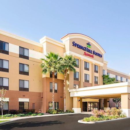 Springhill Suites Fresno Bagian luar foto