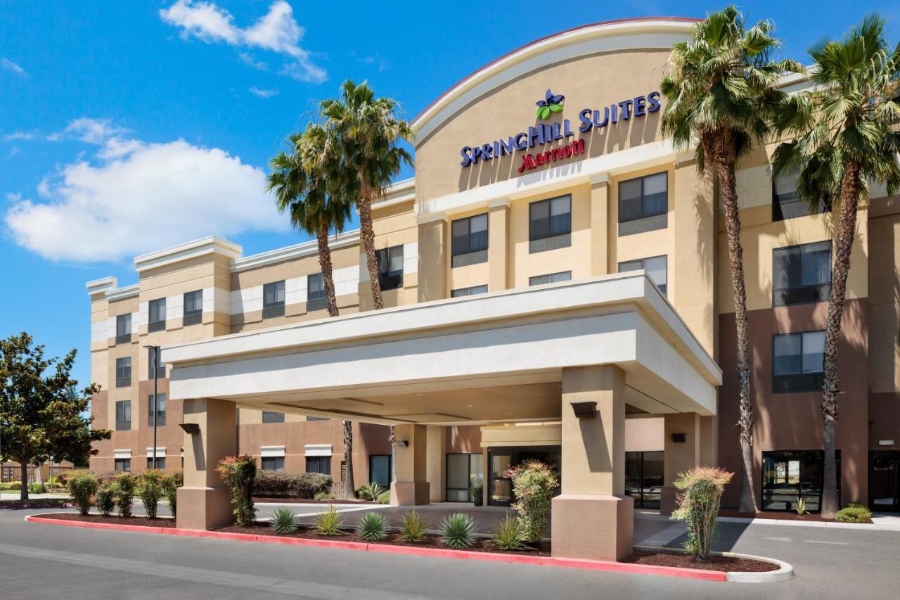 Springhill Suites Fresno Bagian luar foto