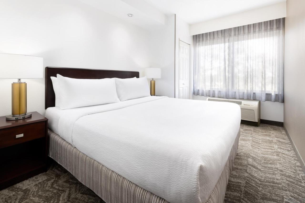 Springhill Suites Fresno Bagian luar foto