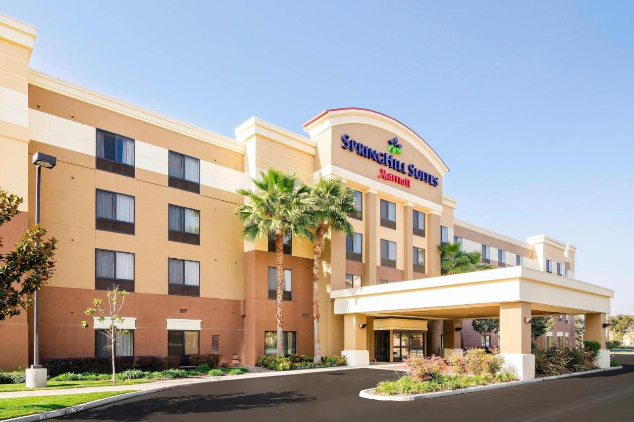 Springhill Suites Fresno Bagian luar foto