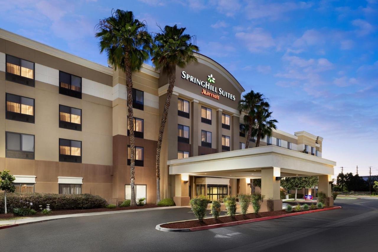 Springhill Suites Fresno Bagian luar foto