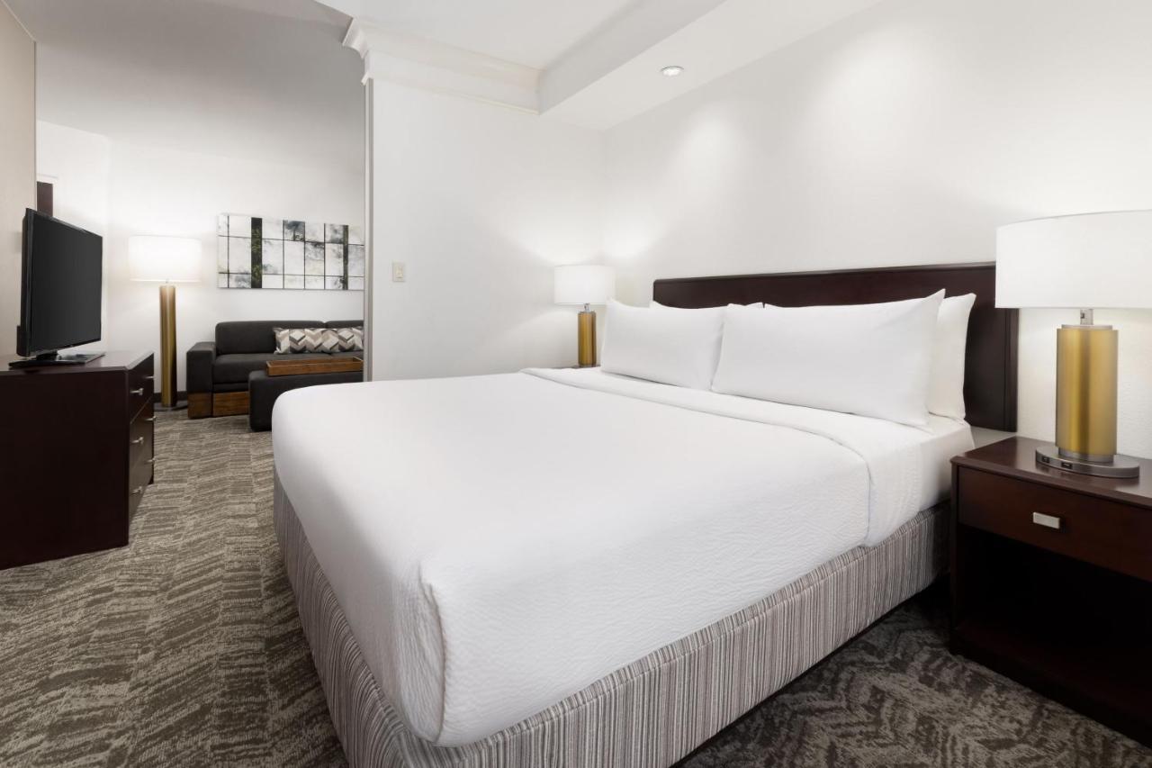 Springhill Suites Fresno Bagian luar foto