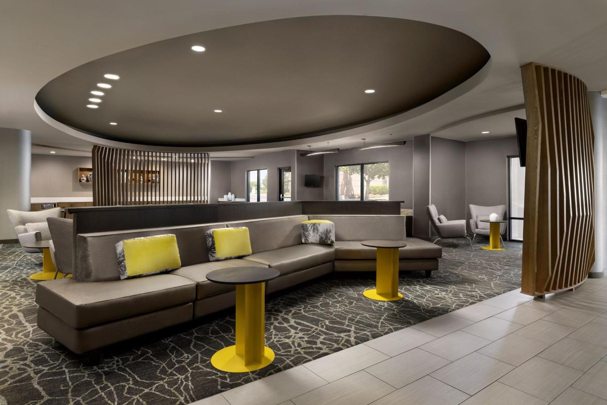 Springhill Suites Fresno Bagian luar foto