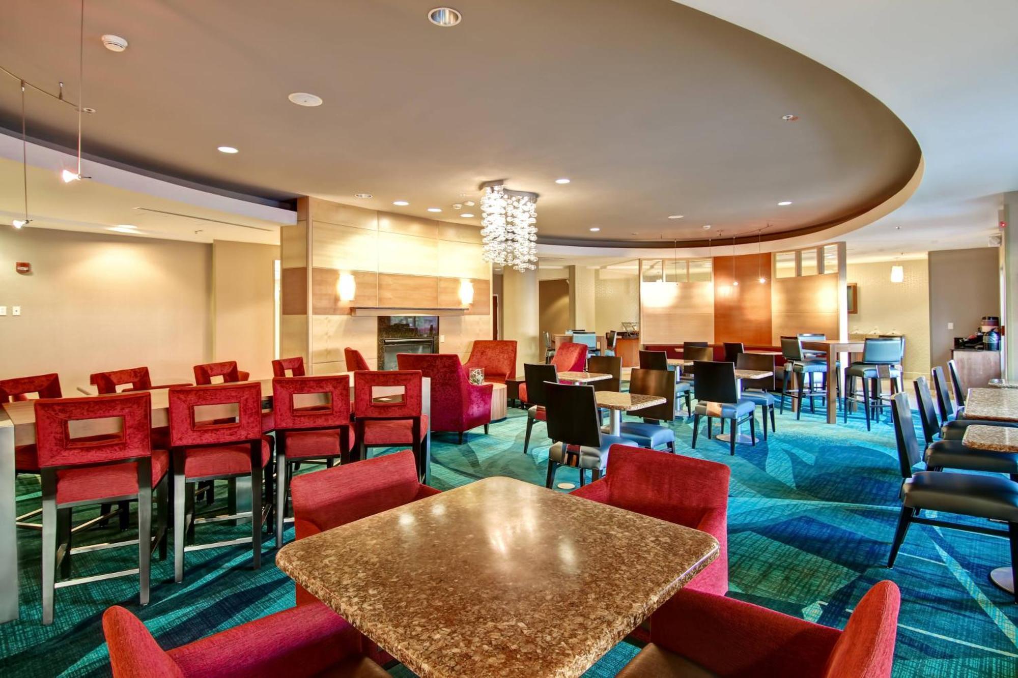 Springhill Suites Fresno Bagian luar foto