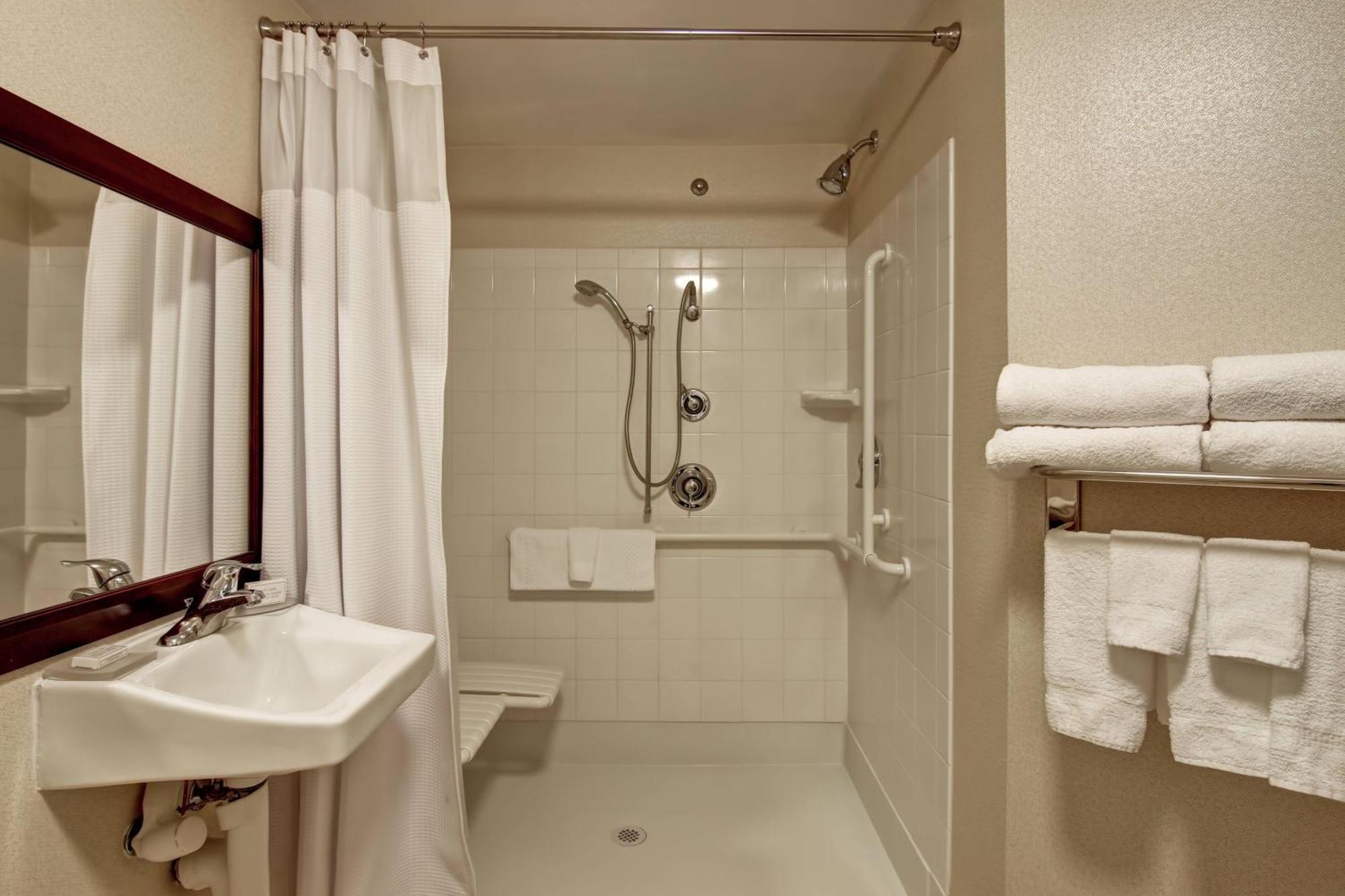 Springhill Suites Fresno Bagian luar foto