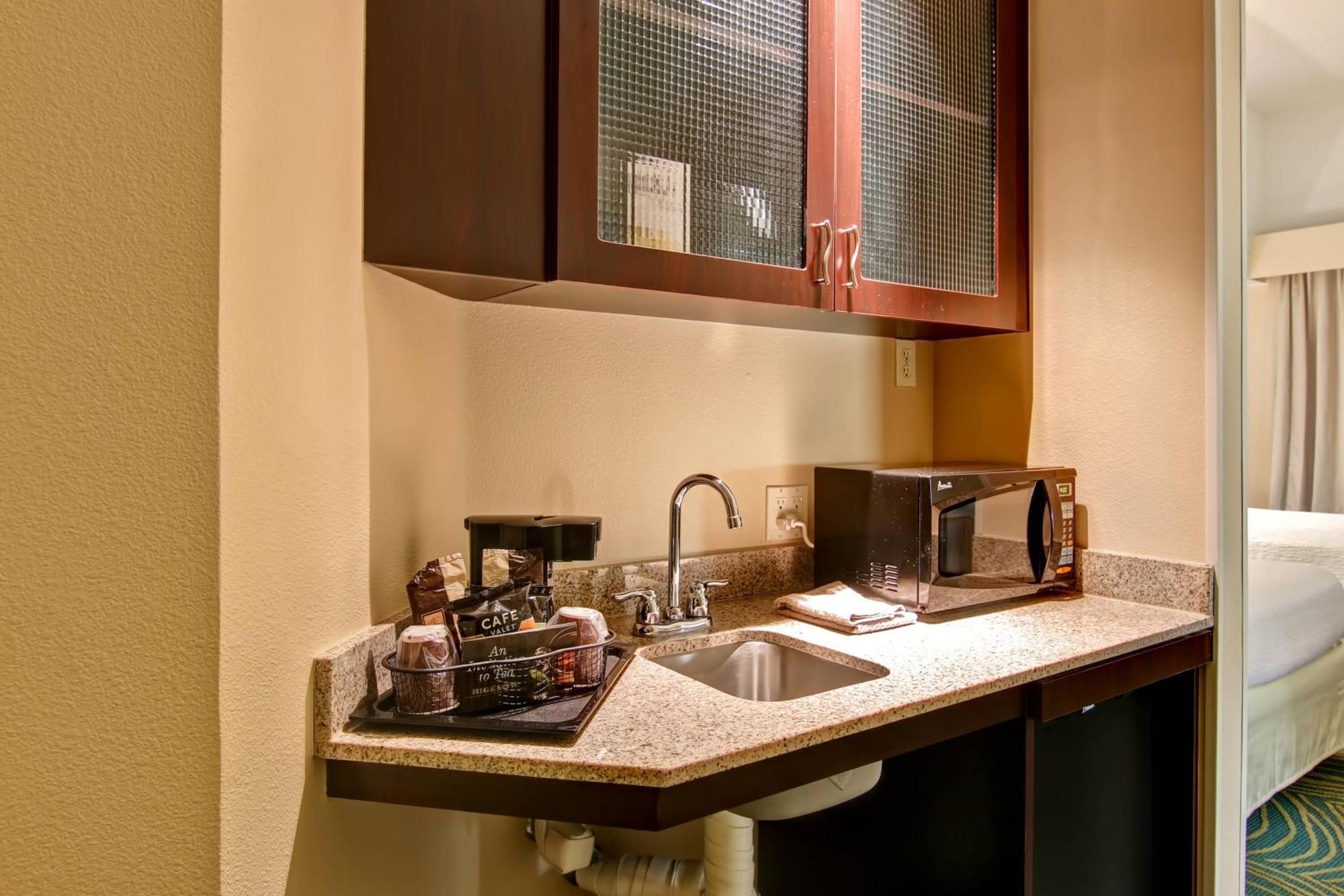 Springhill Suites Fresno Bagian luar foto
