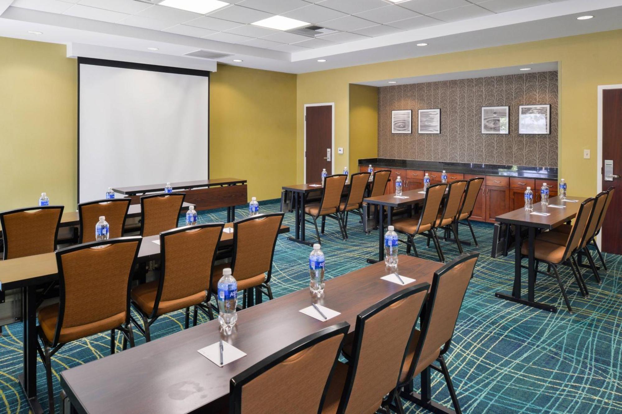 Springhill Suites Fresno Bagian luar foto