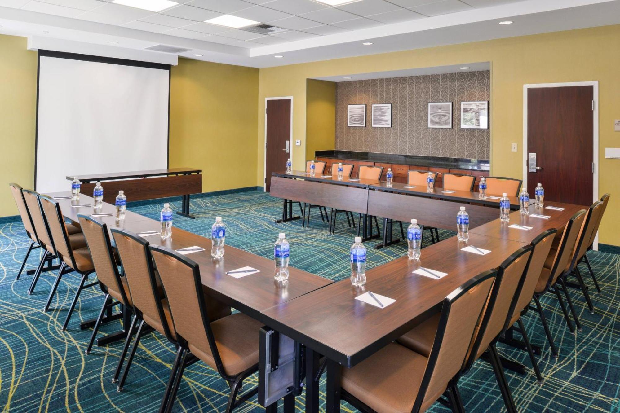 Springhill Suites Fresno Bagian luar foto