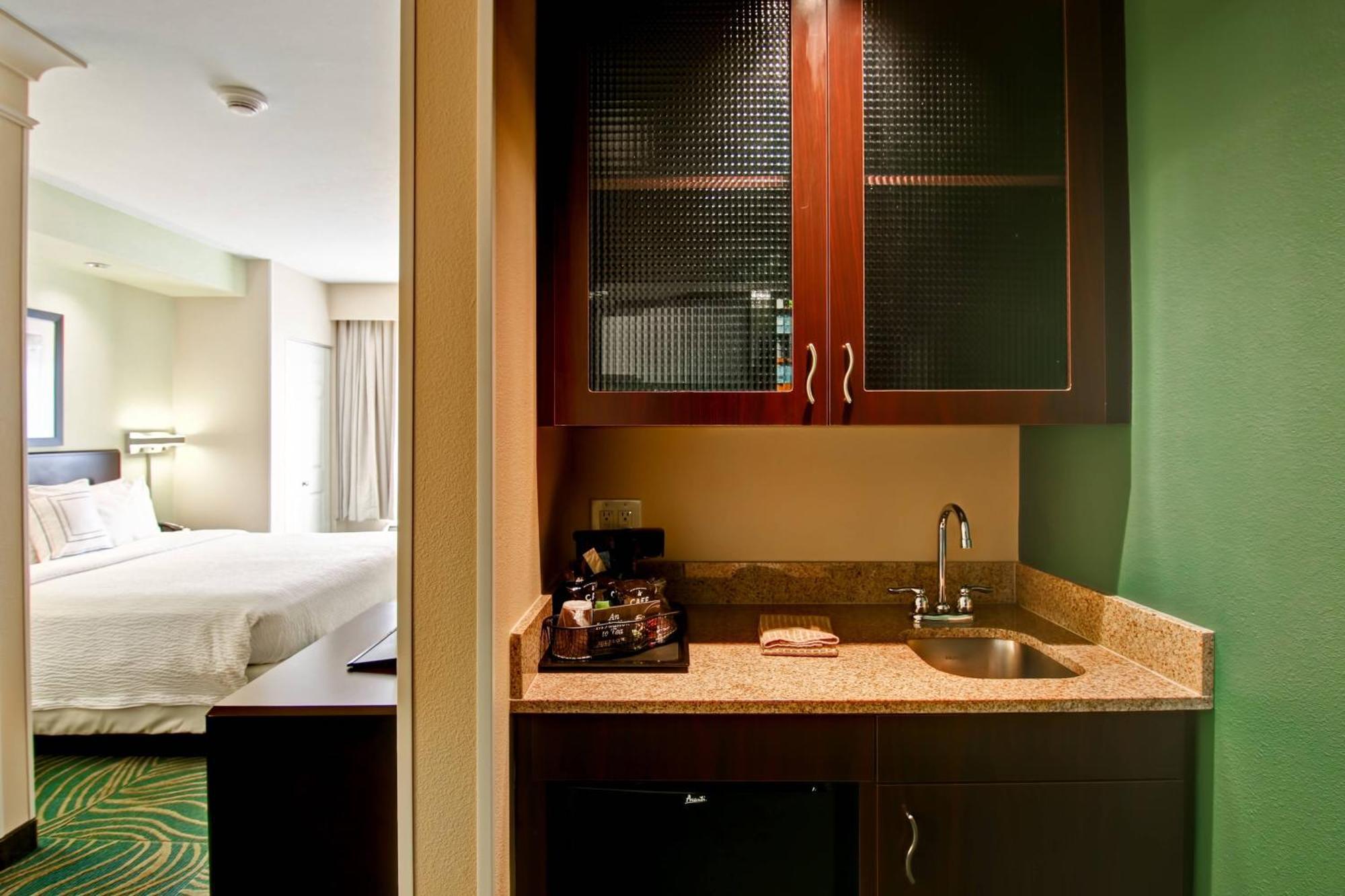 Springhill Suites Fresno Bagian luar foto