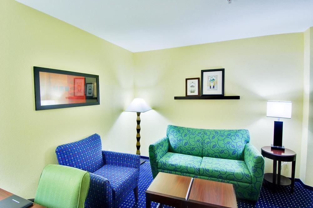 Springhill Suites Fresno Bagian luar foto