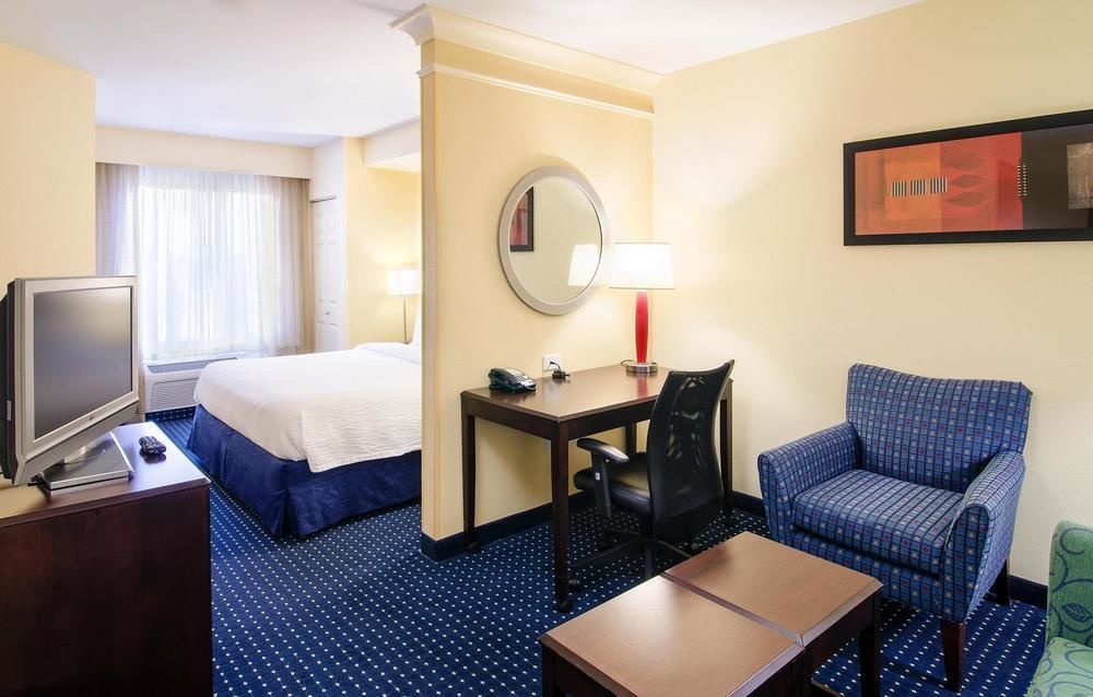 Springhill Suites Fresno Bagian luar foto