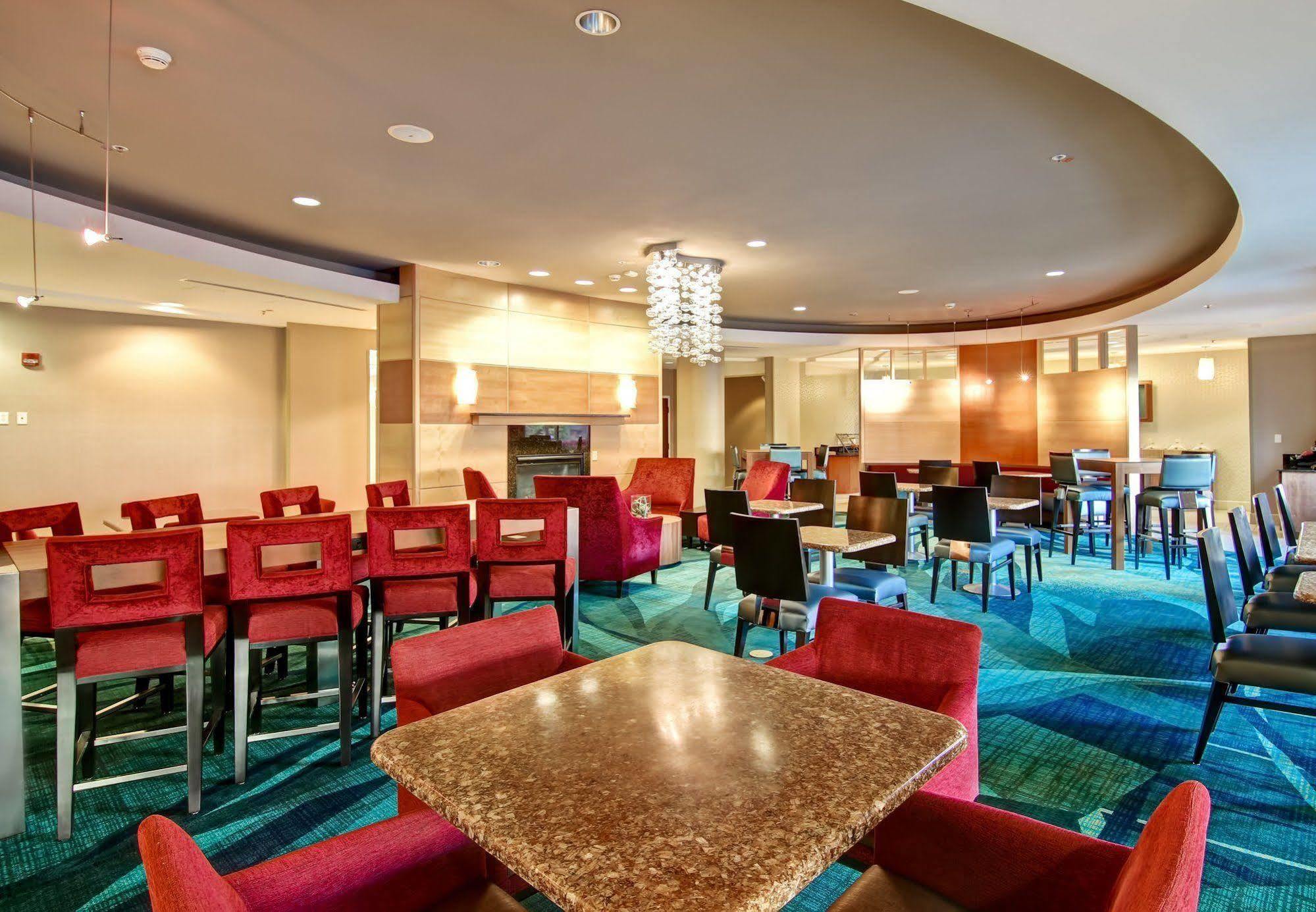 Springhill Suites Fresno Bagian luar foto